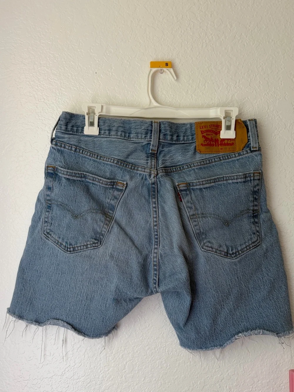 Levi’s Women’s 501 Mid Thigh Classic Light Blue Denim Cutoff Shorts 32
